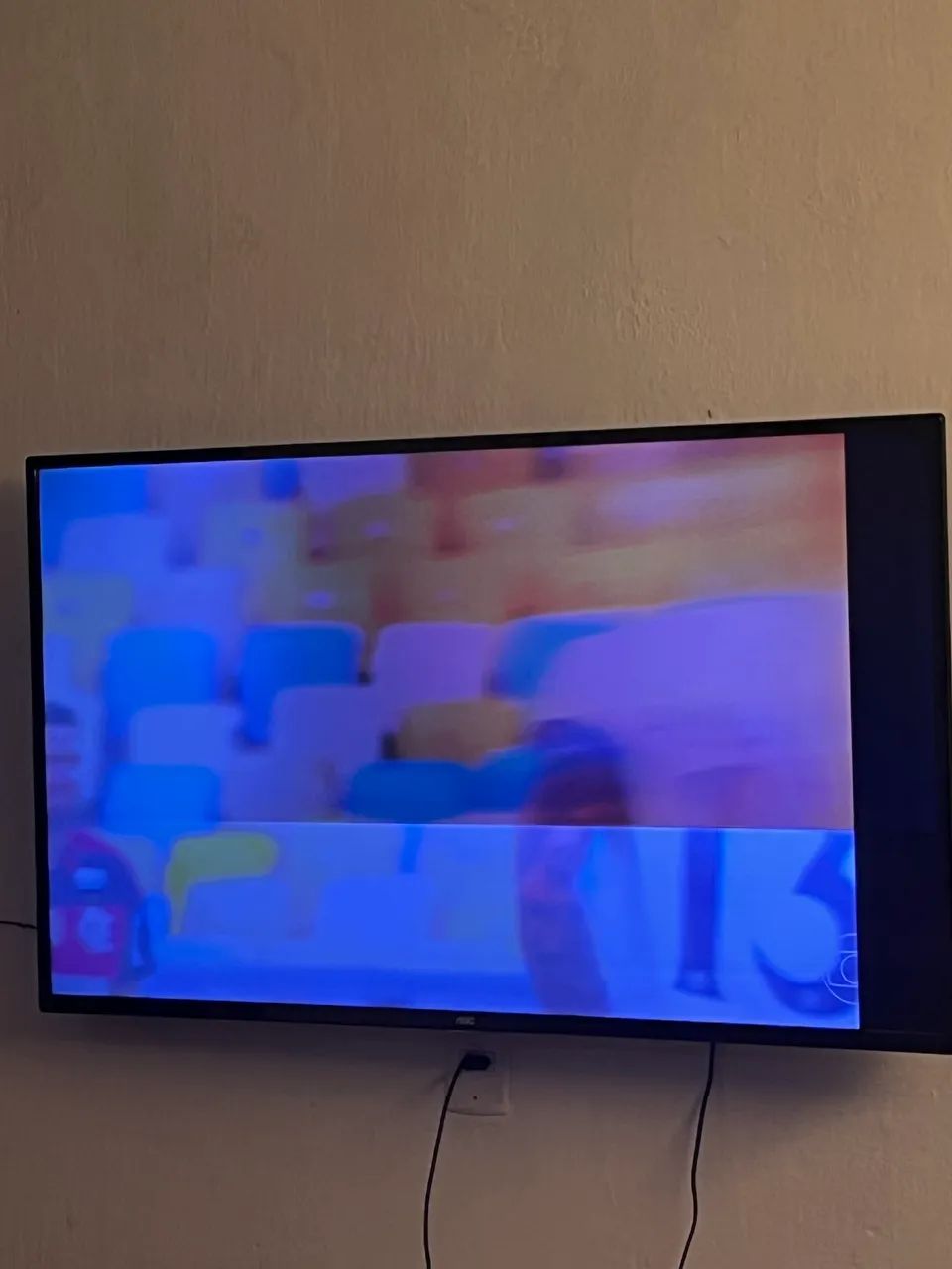 Vendo televisão para retirada de peça 
