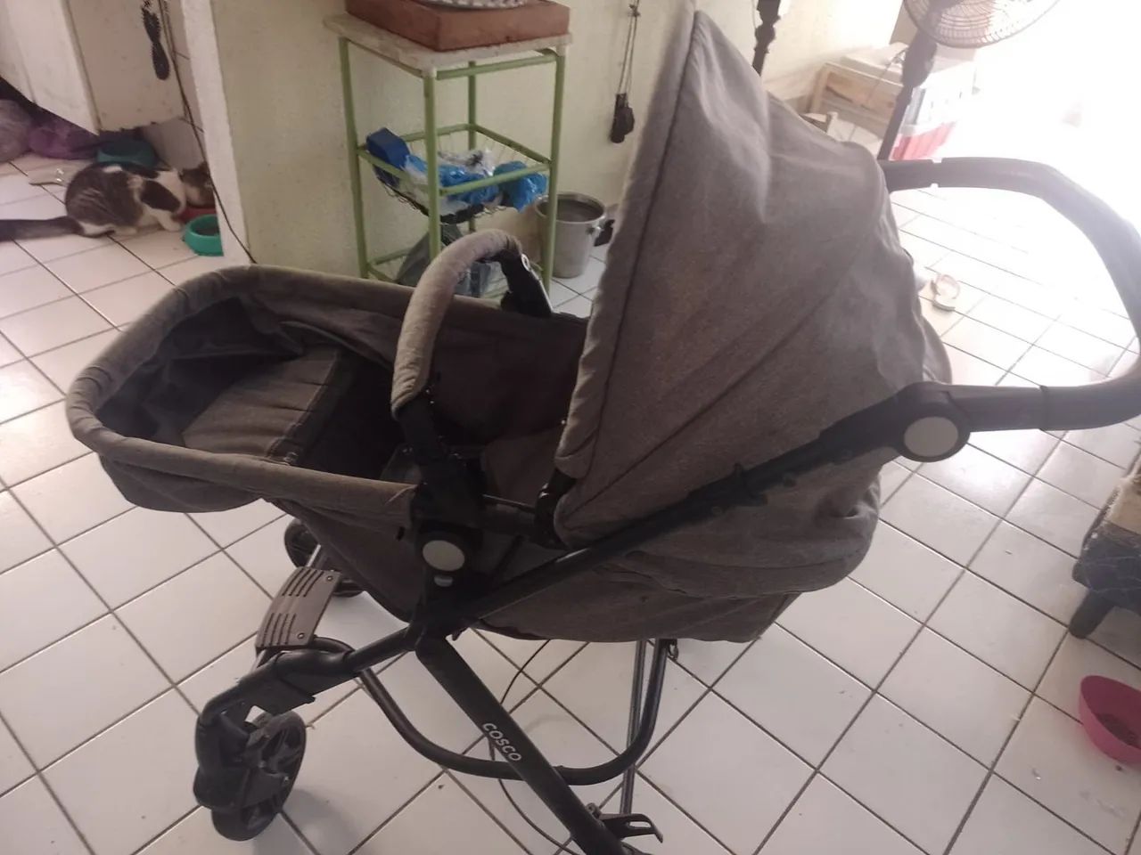 Vendo carrinho de bebê  200 menor preço  - Foto 3