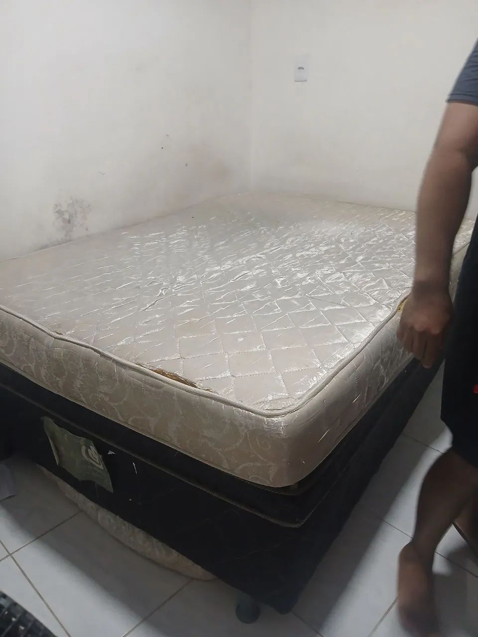 Cama box com colchão 