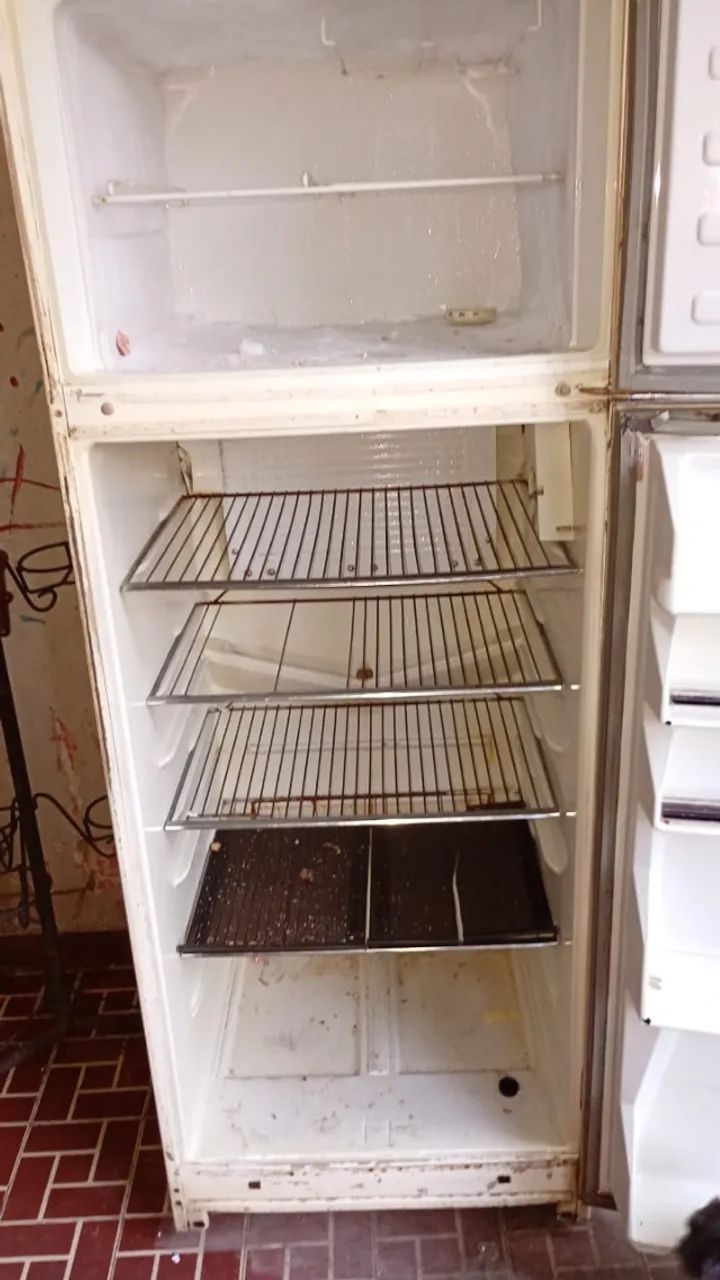 Geladeira grande com freezer separado (duplex) funcionando 110v WhiteWestinghouse so $120 - Foto 4