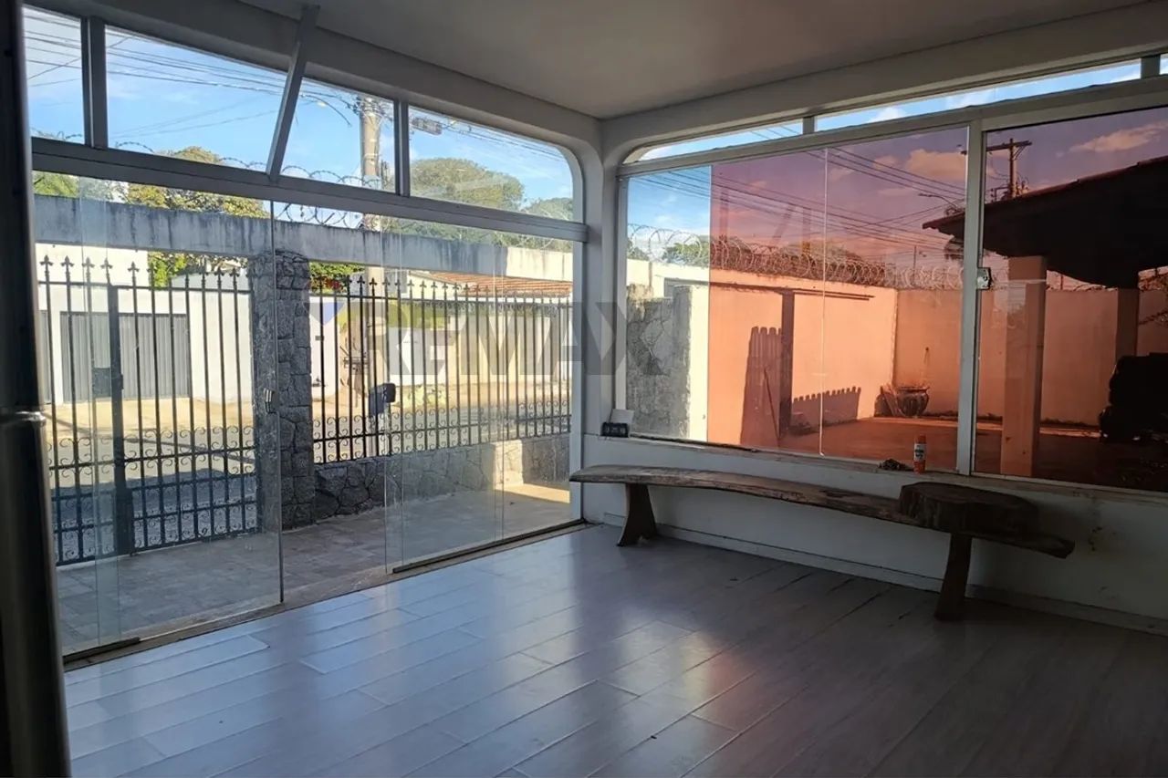 CASA À VENDA COM TERRENO DE 924 m²  CENTRO  ARAGUARI/MG - Foto 5