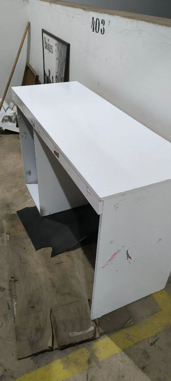DETACHMENT - White desk65570170069889122
