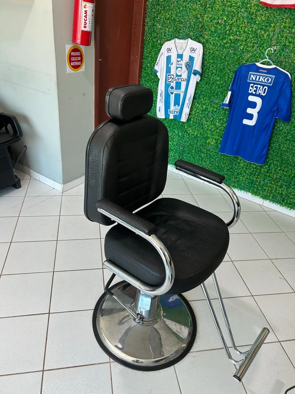 Cadeira de barbeiro, Valor 900 - Foto 3