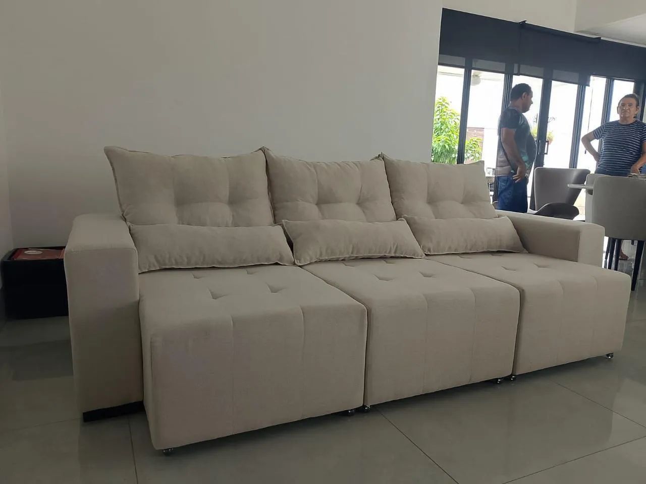 Sofá retrátil.