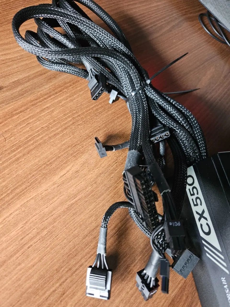 Fonte Corsair CX550 80 PLUS bronze - Foto 3