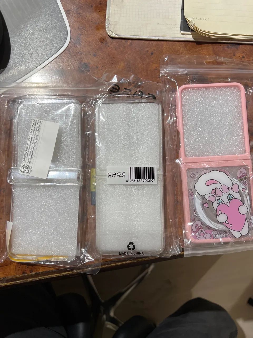Três capas para Samsung Galaxy Z Flip 6