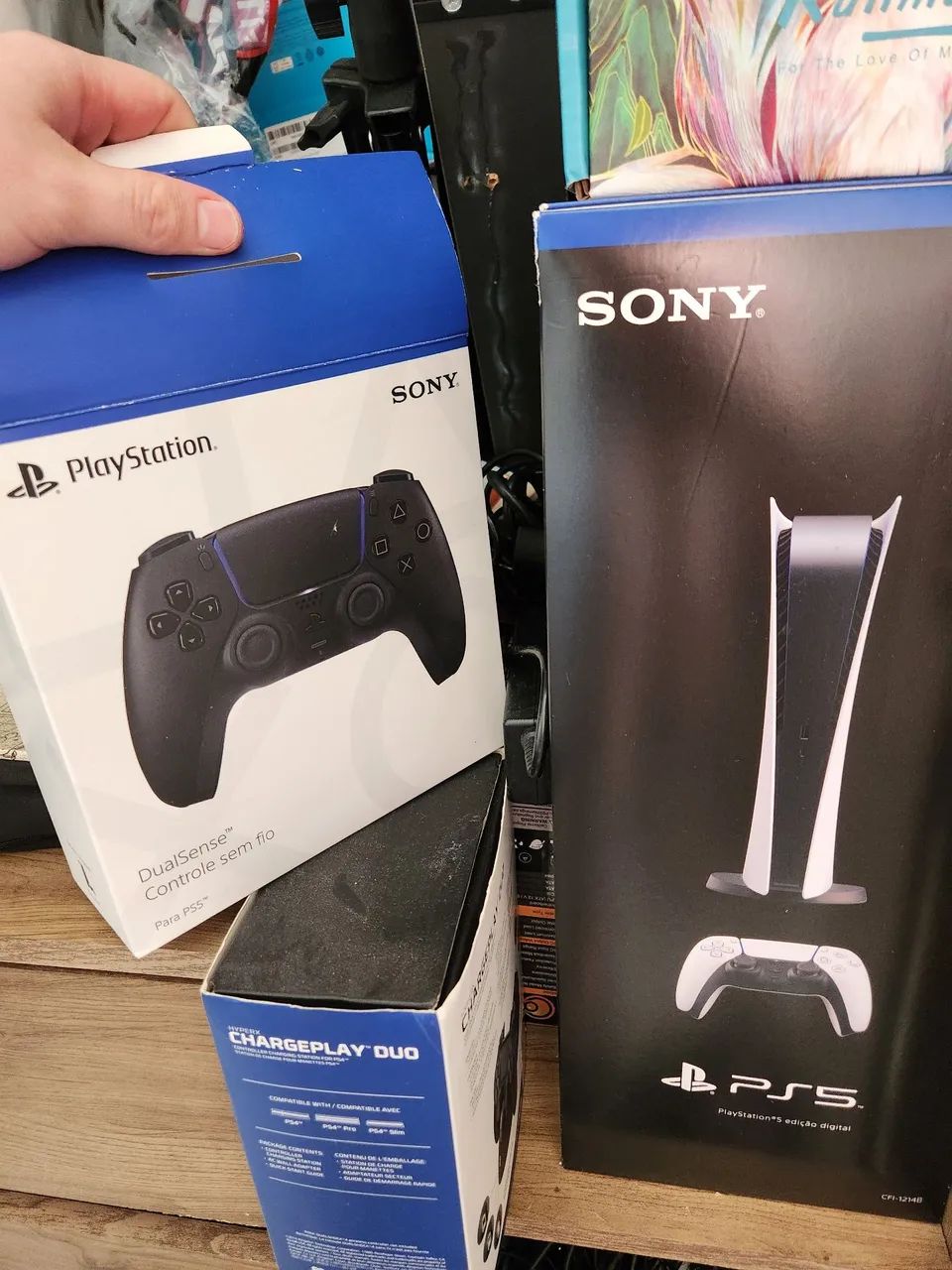 PlayStation 5 PS5 com caixa e dois controles