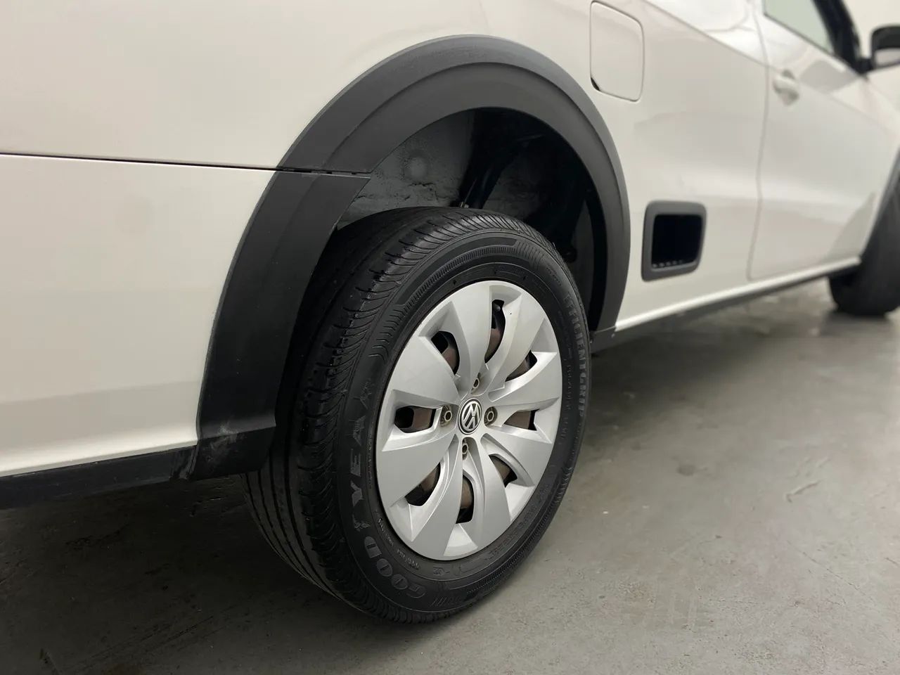 Volkswagen Saveiro Trendline 1.6 T.flex 8V 2018 - Foto 6