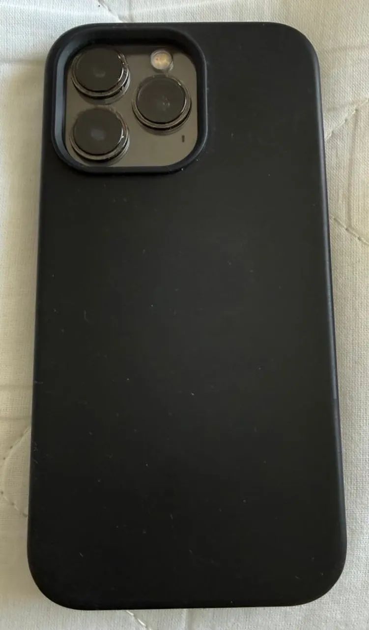 iPhone 13 Pro, com 256 g seminovo. 