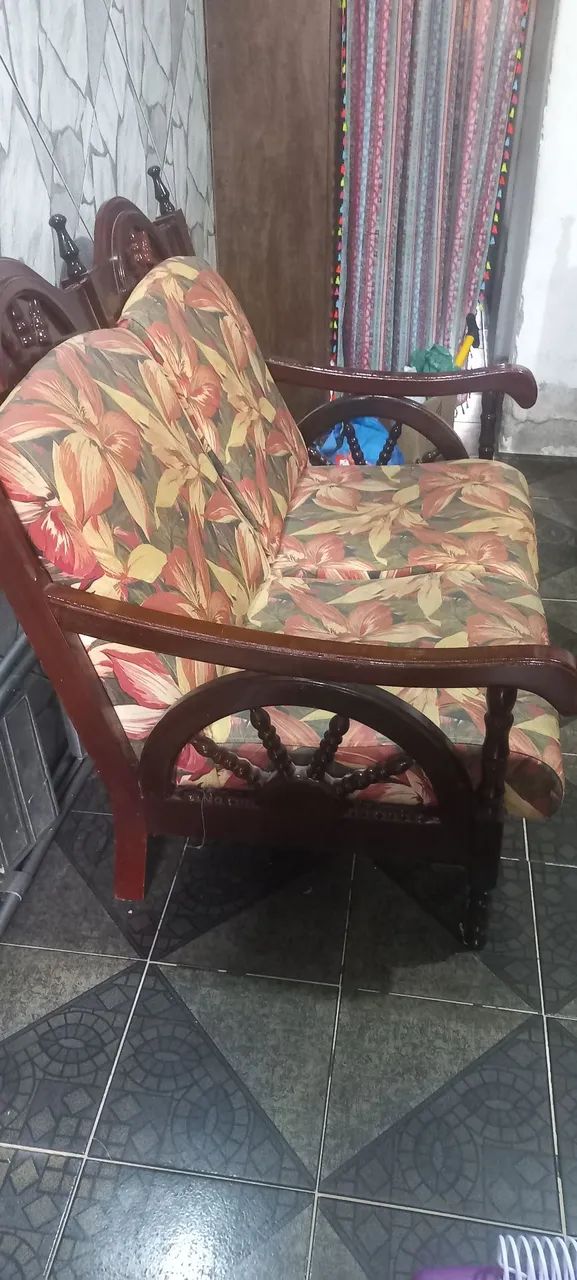Vendo poltronas de madeira tipo sofá 65568166328195121