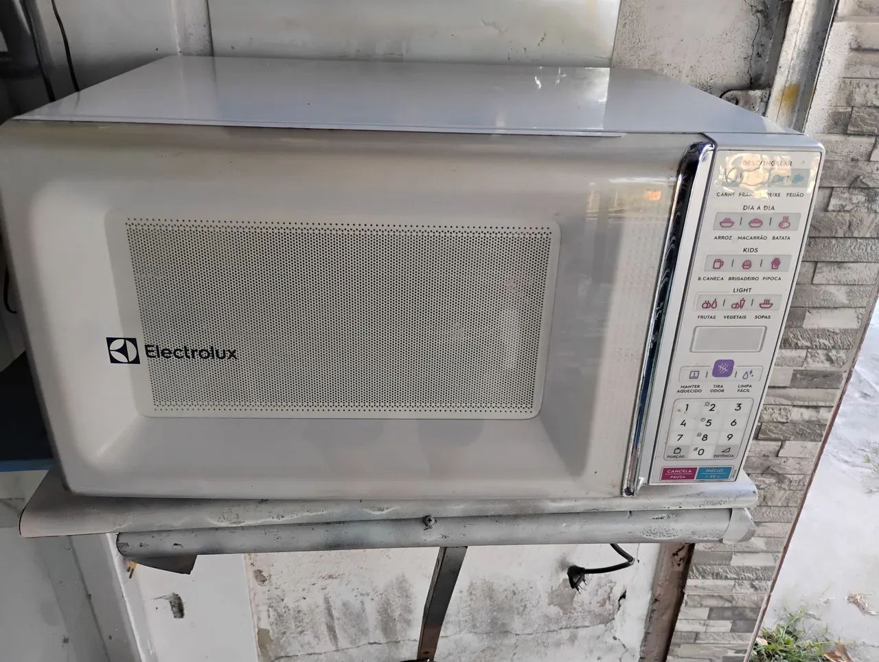 Microondas Electrolux 34 litros funcionando perfeitamente 