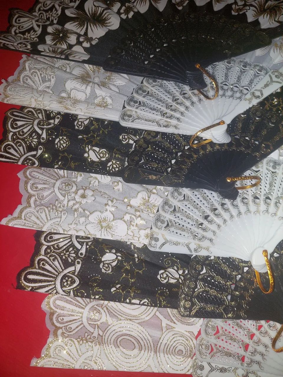 Leque plástico dobrável com estampas florais
