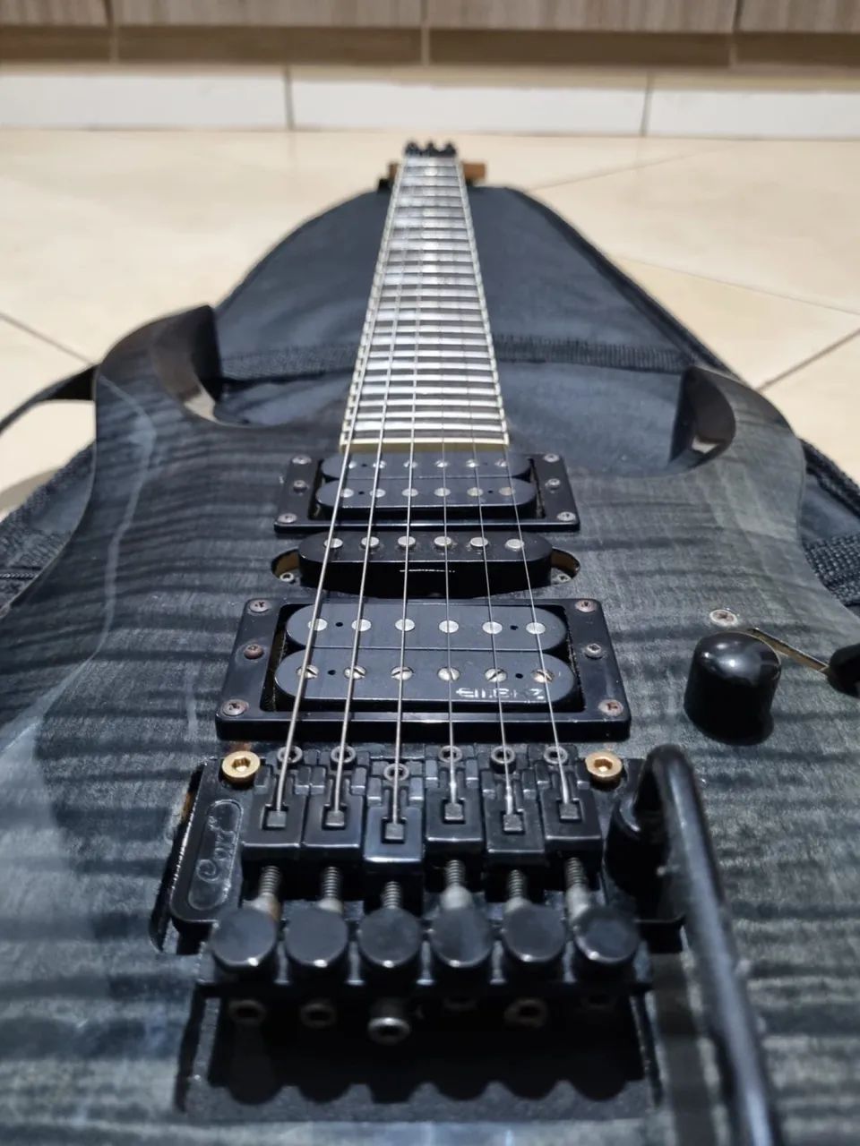 Guitarra Cort X-11 Floyd Rose + Capa acolchoada - Foto 4