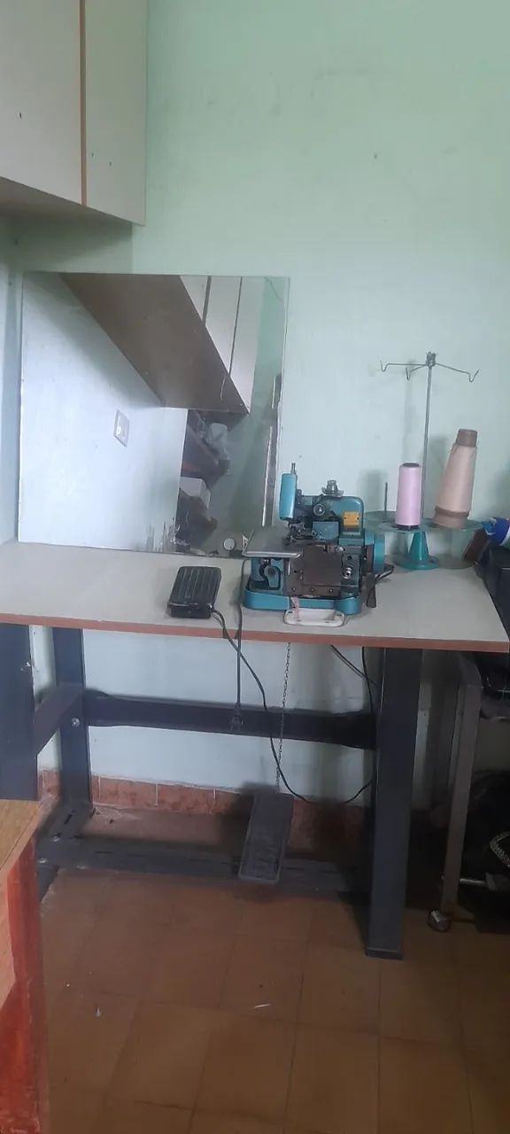 MAQUINA OVERLOK  OIL