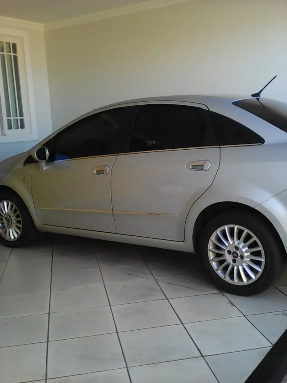 Fiat Linea Absolute 1.9/1.8 Flex Dualogic 4P 2011