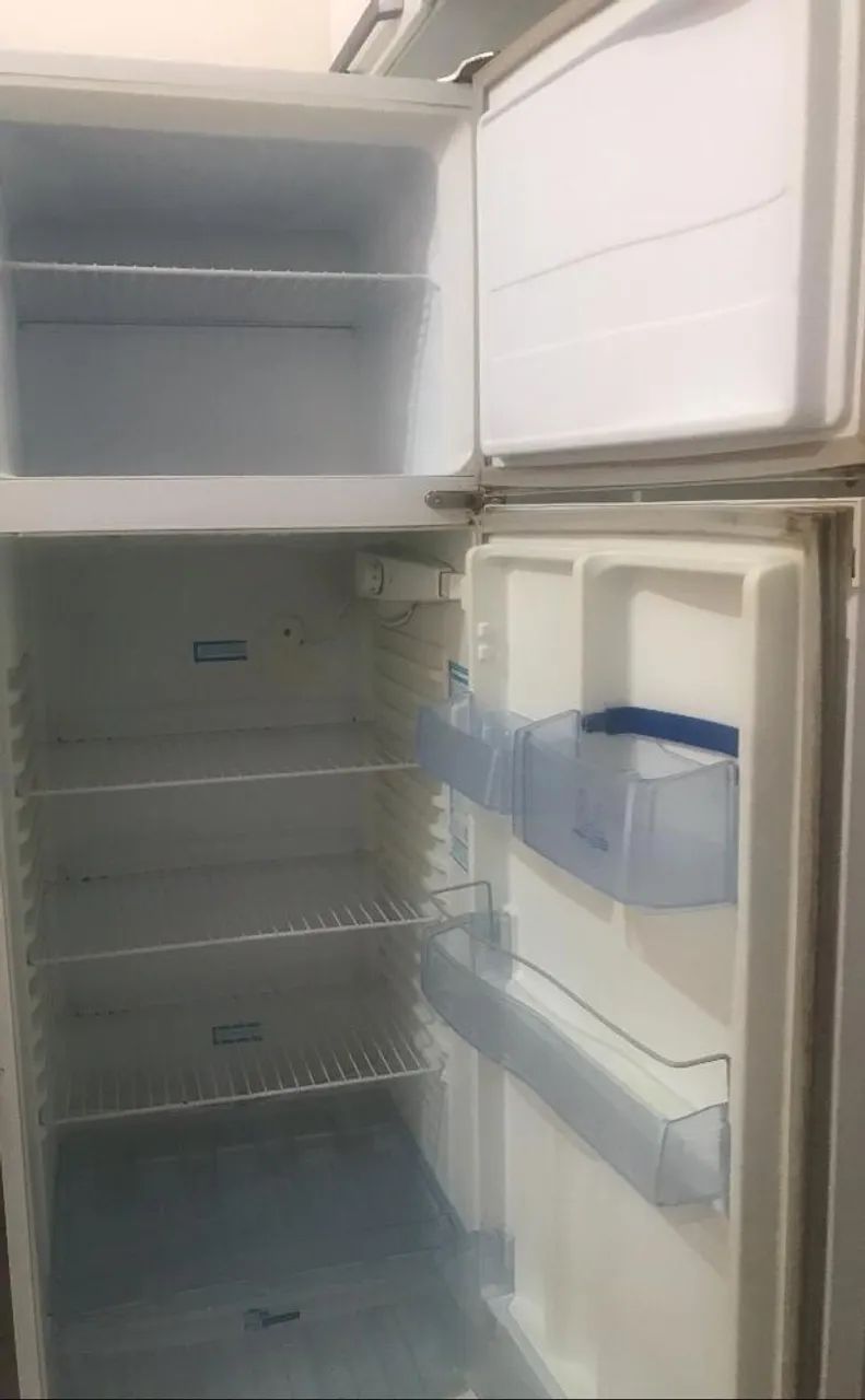 Geladeira Continental grande, funcionando perfeitamente! - Foto 4