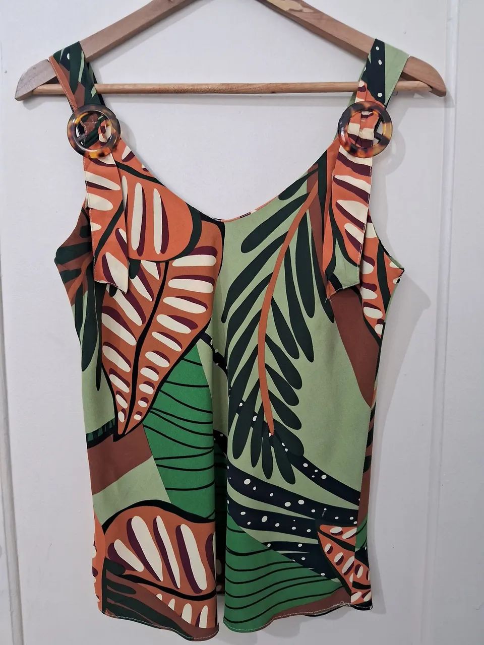 Blusa em viscose estampa tropical 