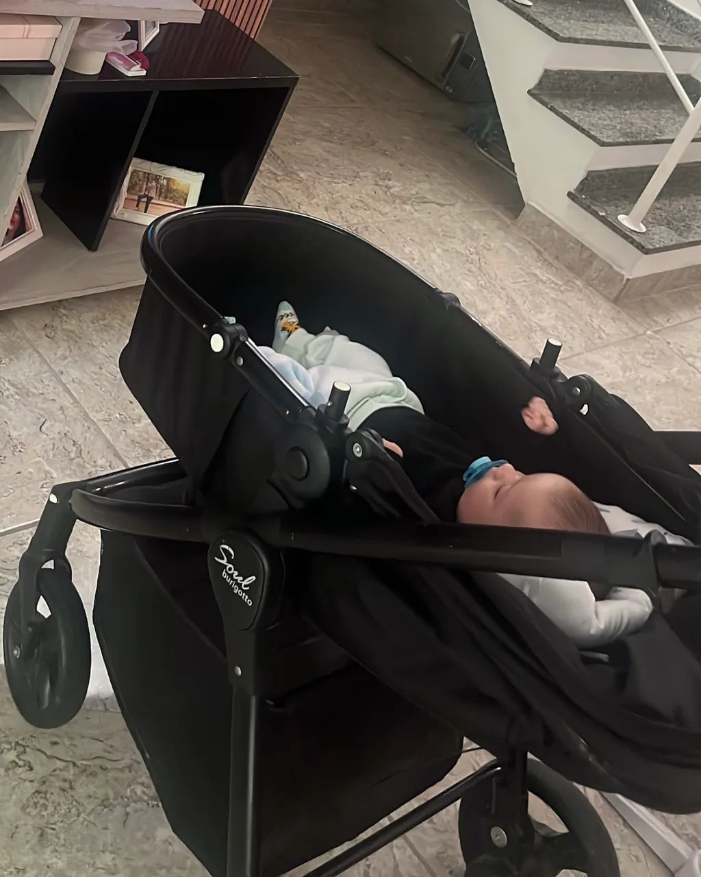 CARRINHO E BEBÊ CONFORTO COM BASE