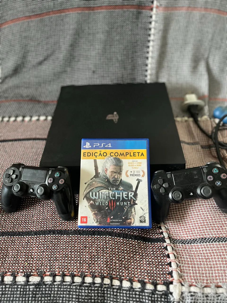 PS4 PRO, 2 controles e um jogo  - Foto 2
