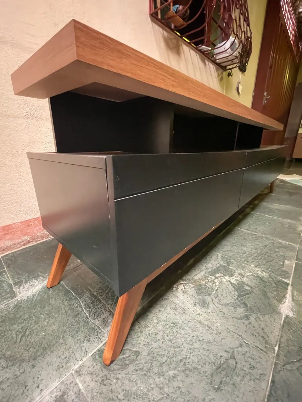 Rack moderno para sala de estar com gavetas - Foto 3