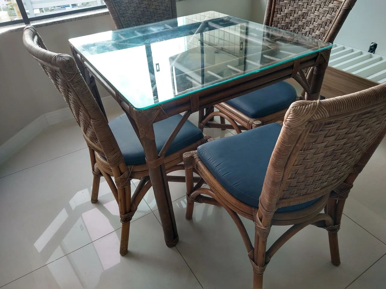 Mesa de vime com cadeiras - Foto 5