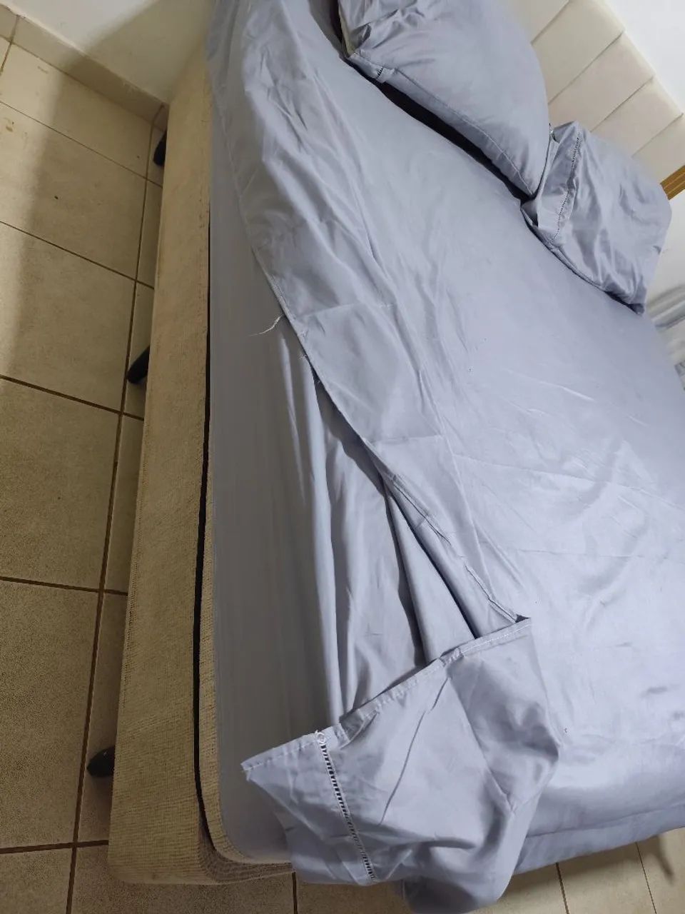 Cama Box Queen e colchão de molas ensacadas 