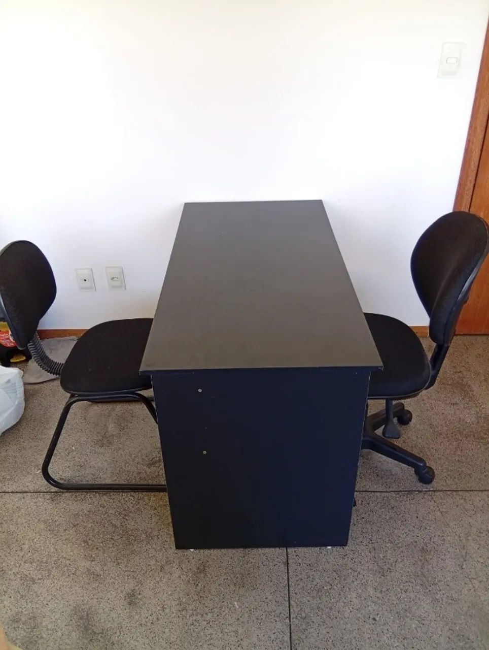 Conjunto de Mesas e Cadeiras para Escritório - Foto 4