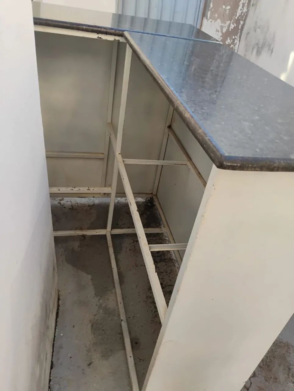 Balção metelico com tampo de granito - Foto 4