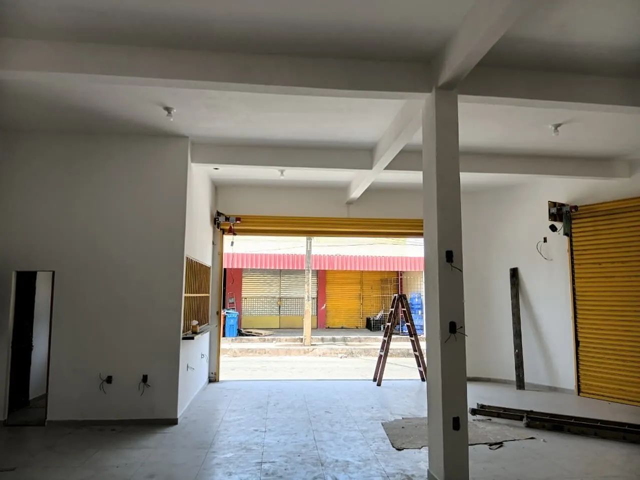 PINTOR PROFISSIONAL - Residências, Muros, Grades e Comércio - Orçamento Grátis<br> - Foto 2