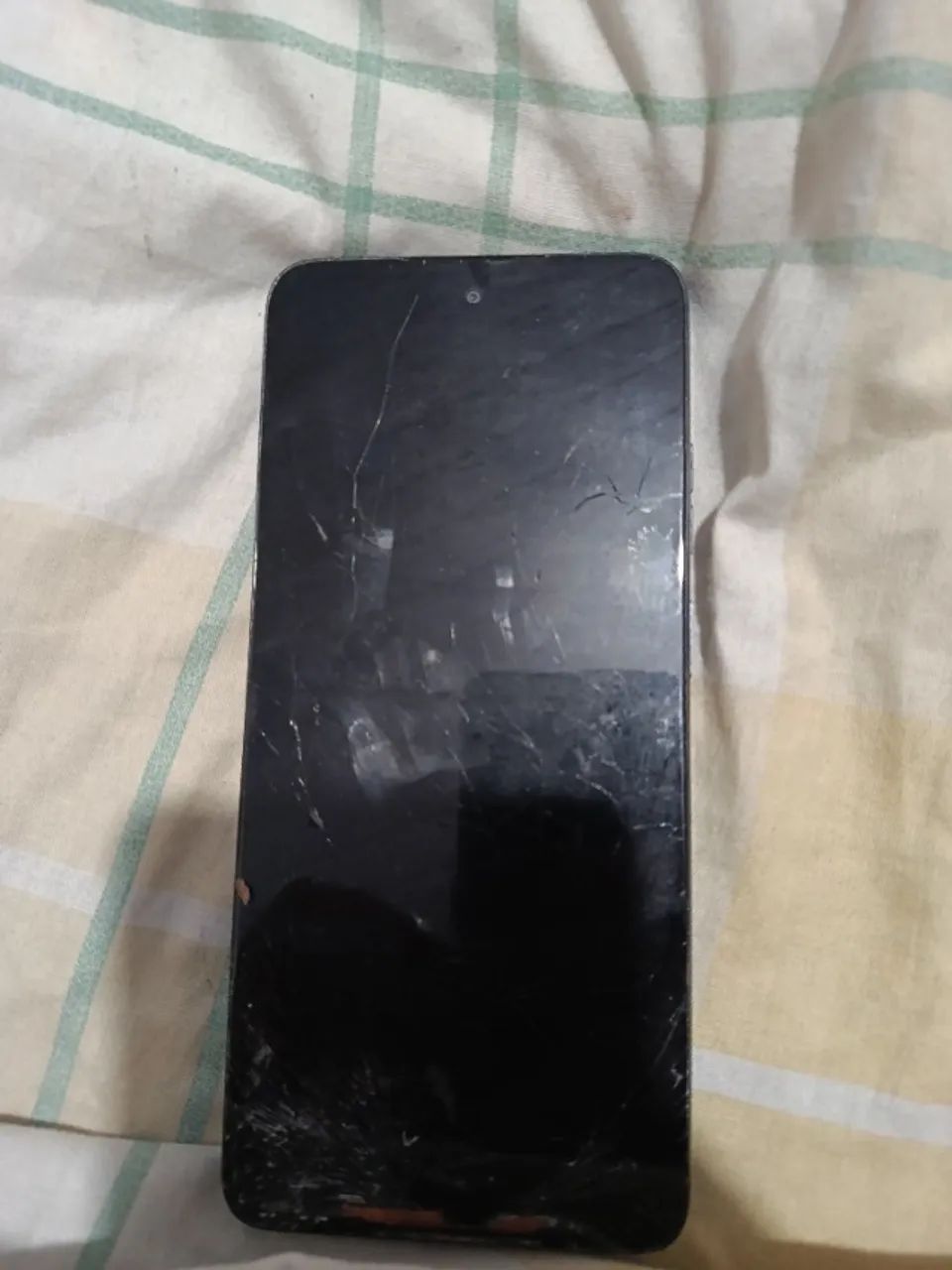 Vendo celular quebrado pra tirar peça 