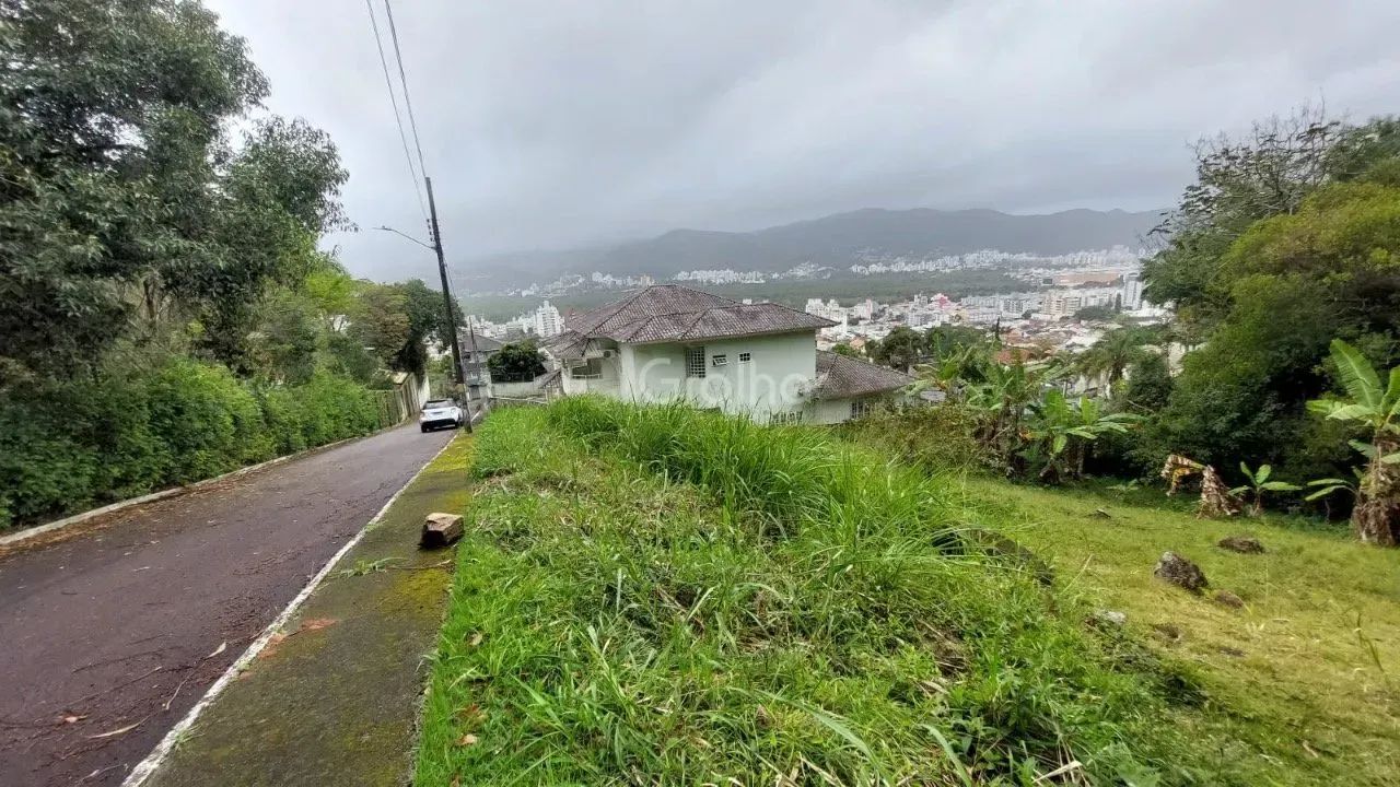 Imóvel para venda tem 934 metros quadrados em Trindade - Florianópolis - SC