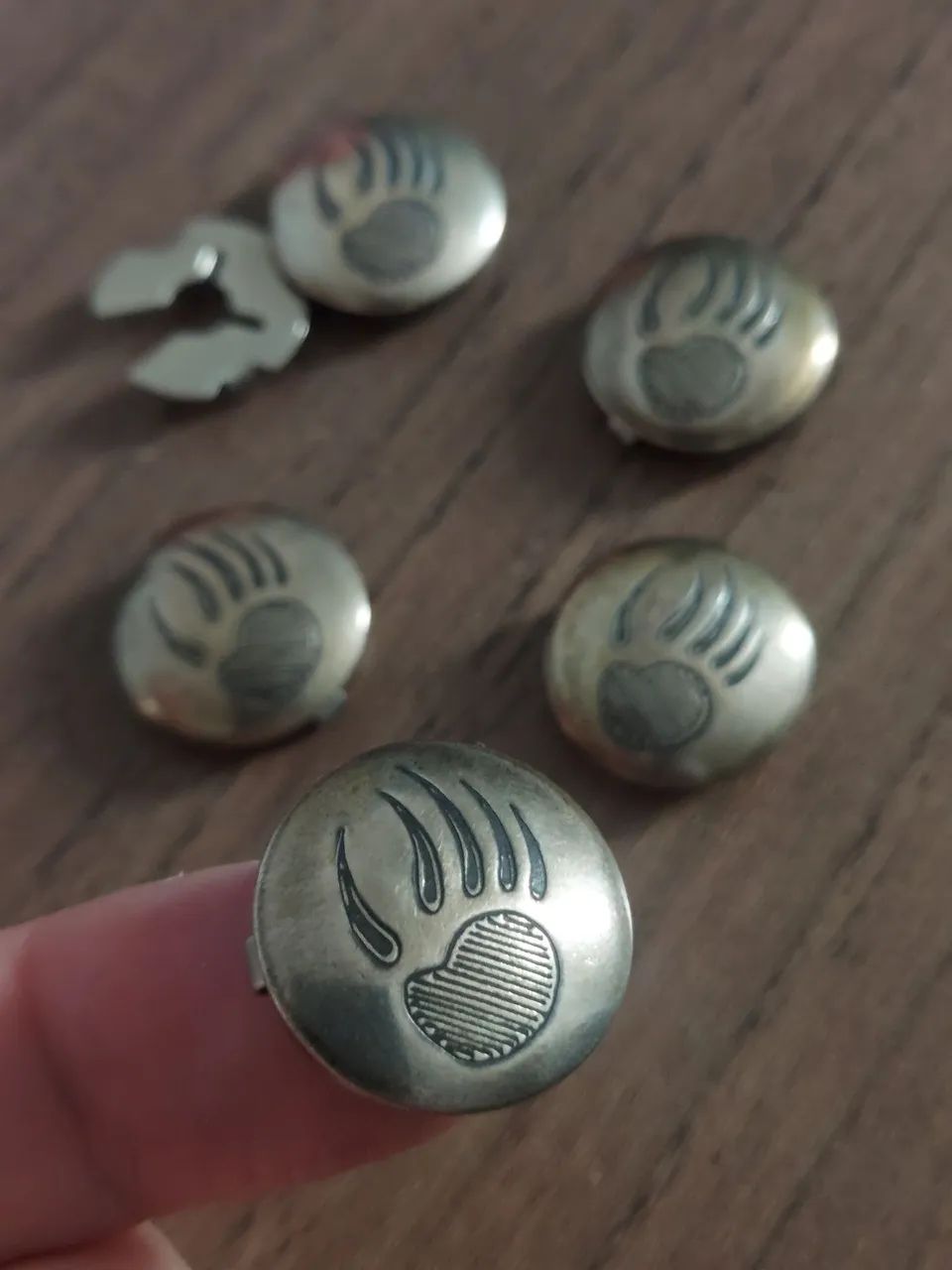 5 Abotoaduras, Capas de botão de metal com design de garra de urso.  - Foto 4