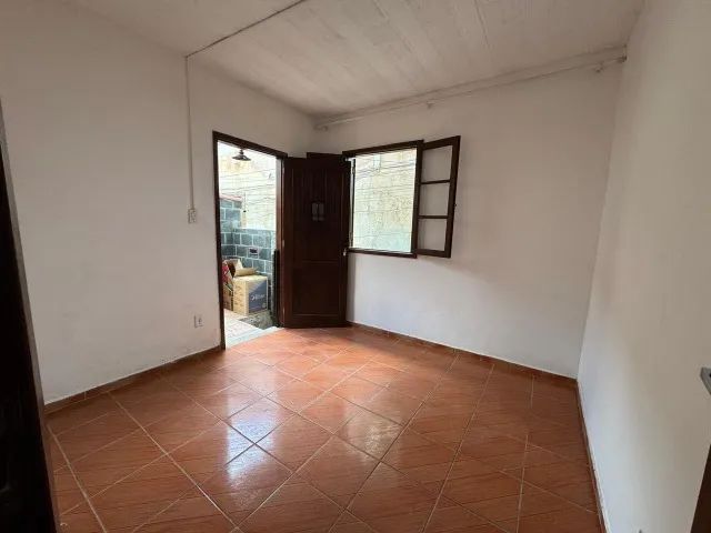 Alugo casa em Correas com 2 quartos - perto da praça  - Foto 2