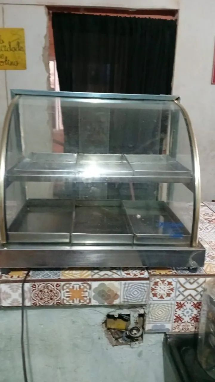 Vendo ESTUFA FUNCIONANDO PERFEITAMENTE COM 6 BANDEJAS