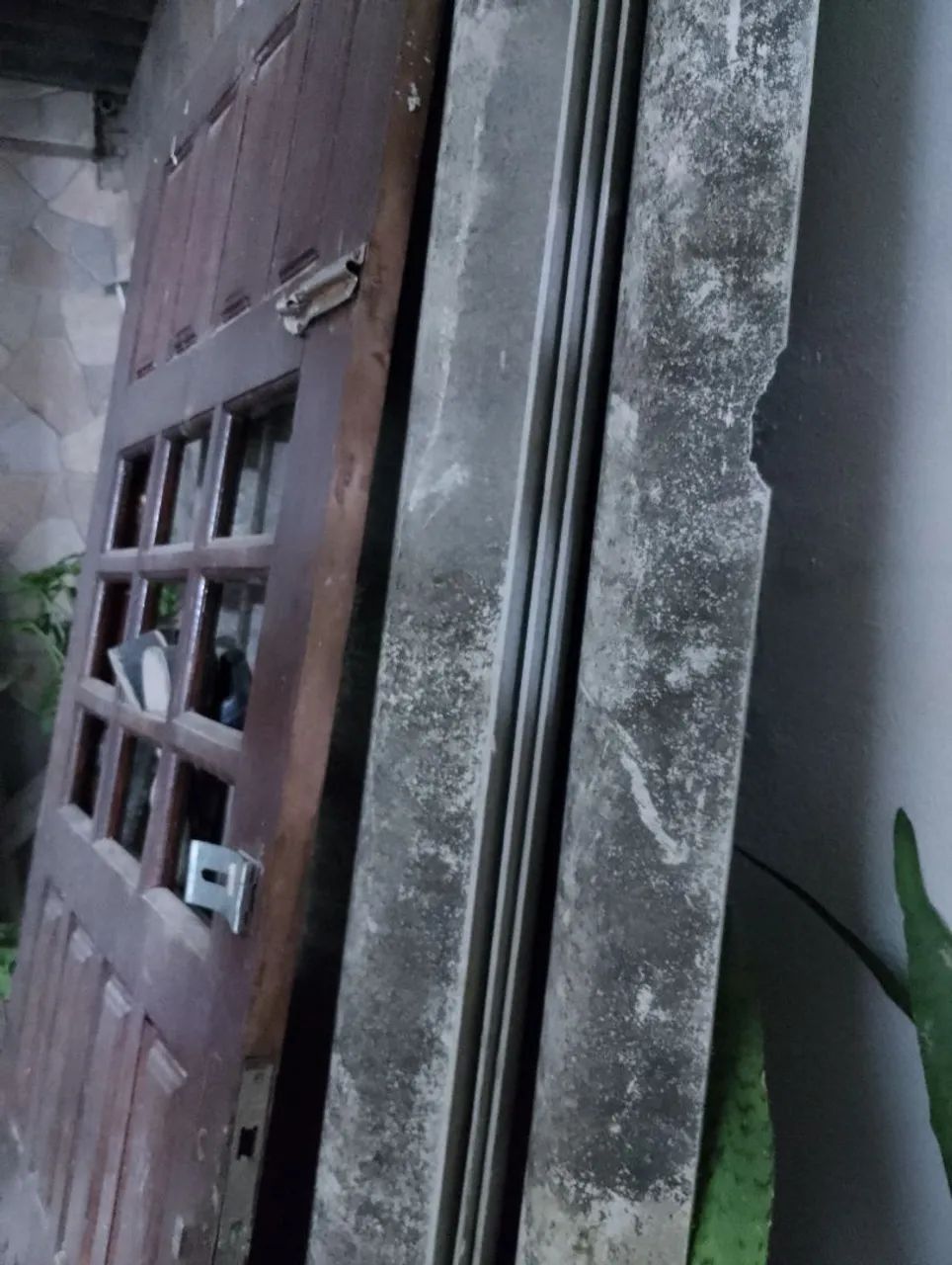 Telhas,linhas e tábuaspara construção 