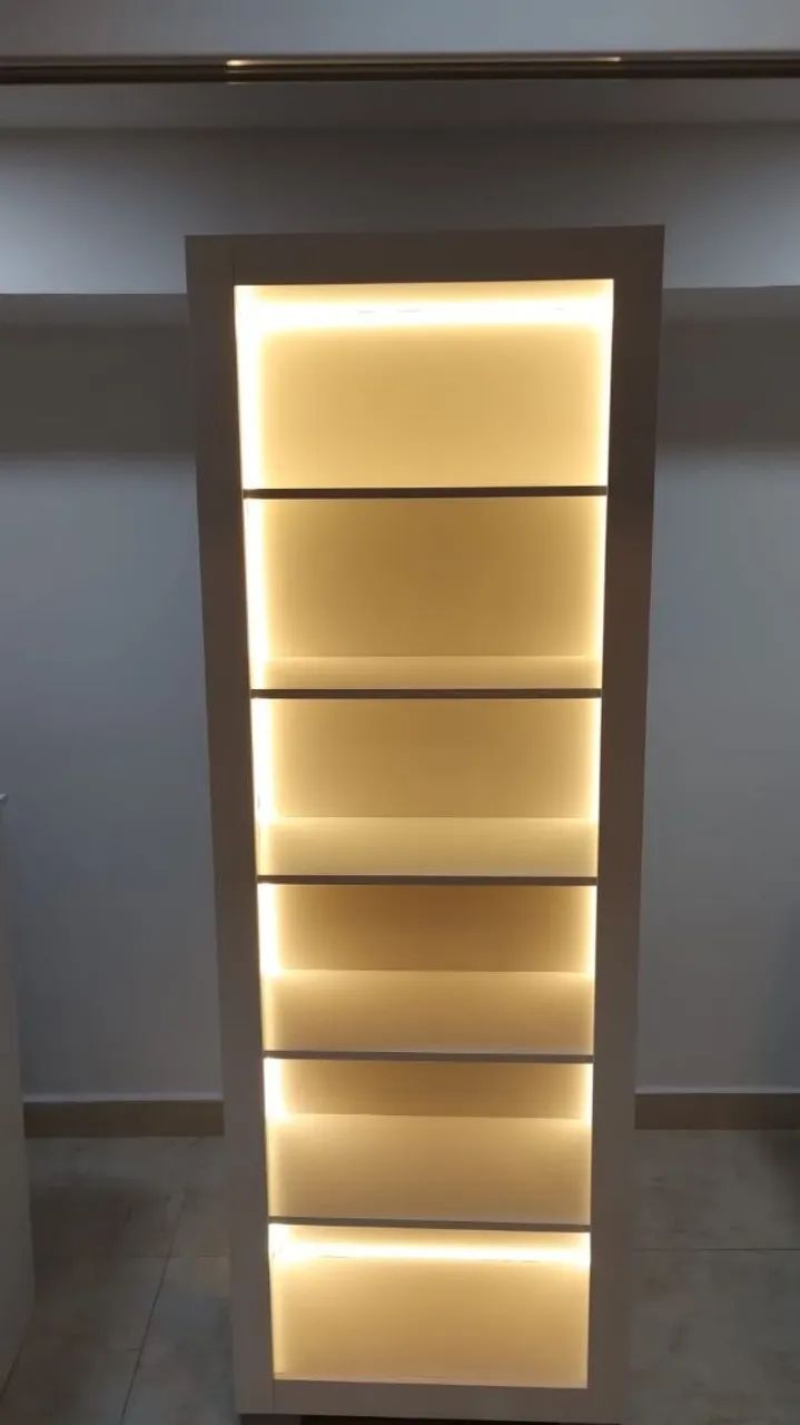 ESTANTE LINDA COM LED!!!