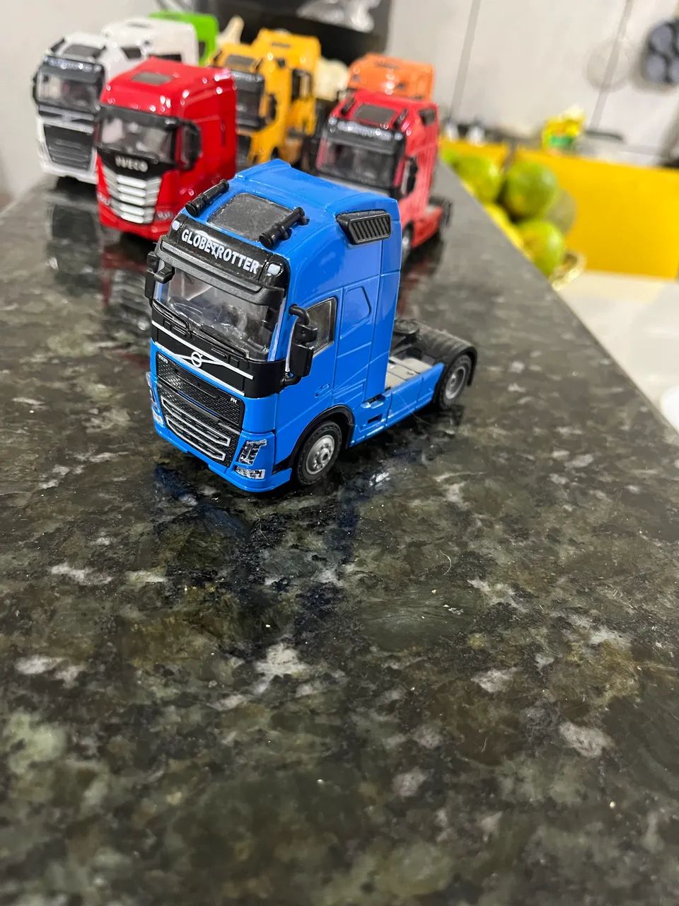 Caminhões Scania, Volvo - Foto 4
