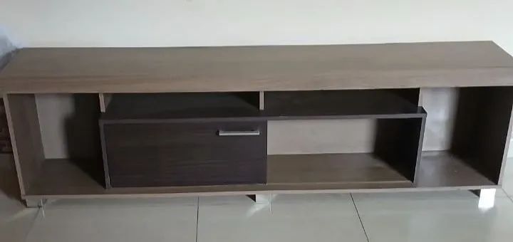 RACK DE SALA COR BEGE E MARROM ( CARVALHO). 1.82 M - Foto 2