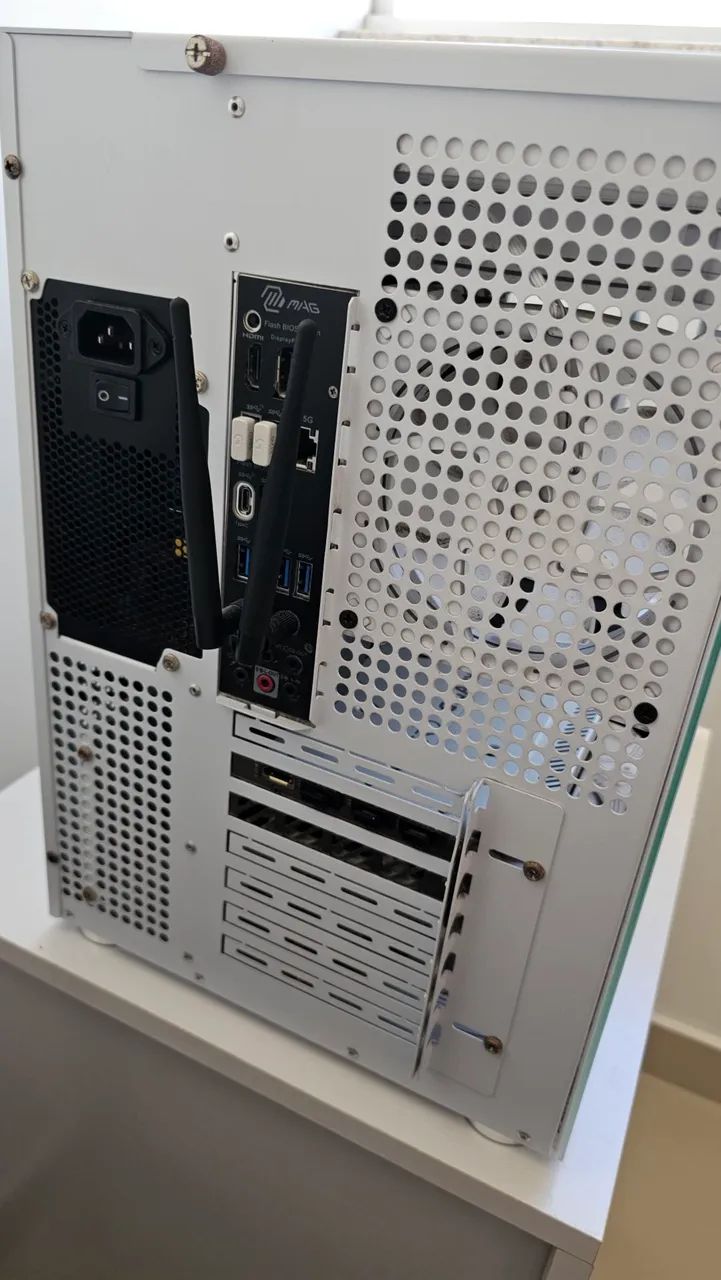 PC Gamer High-End White - RTX 4070 + Ryzen 7 7800X3D + 64GB RAM