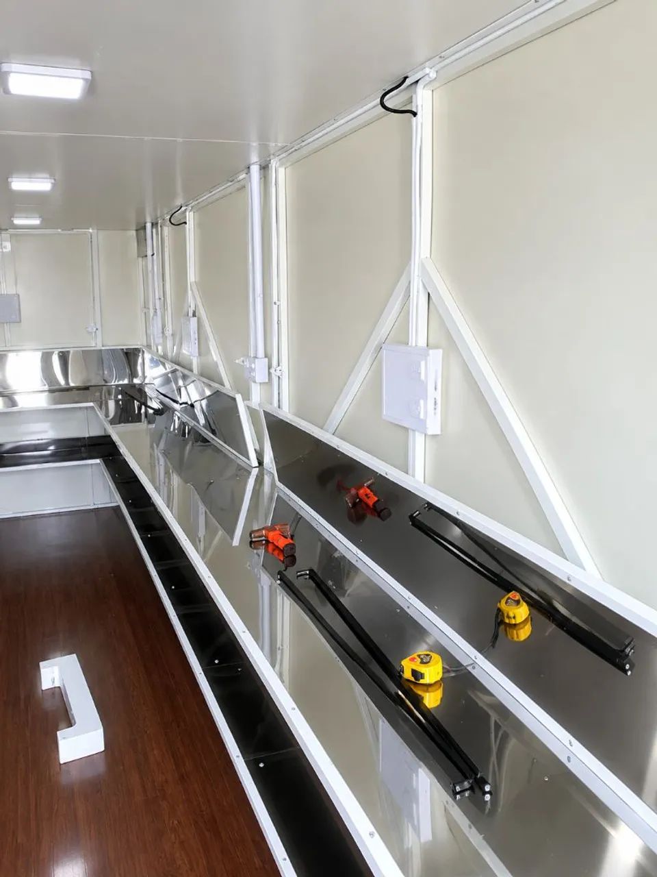 Vendo Trailer 2 eixos 5x2 novo completo luminárias em Led  - Foto 5