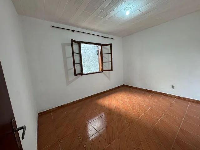 Alugo casa em Correas com 2 quartos - perto da praça  - Foto 4
