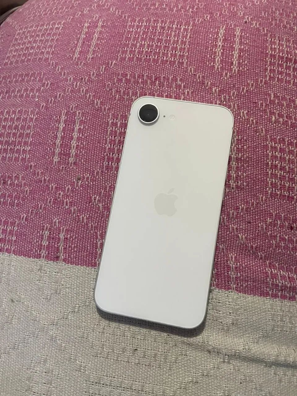 iPhone 16e 4 meses 