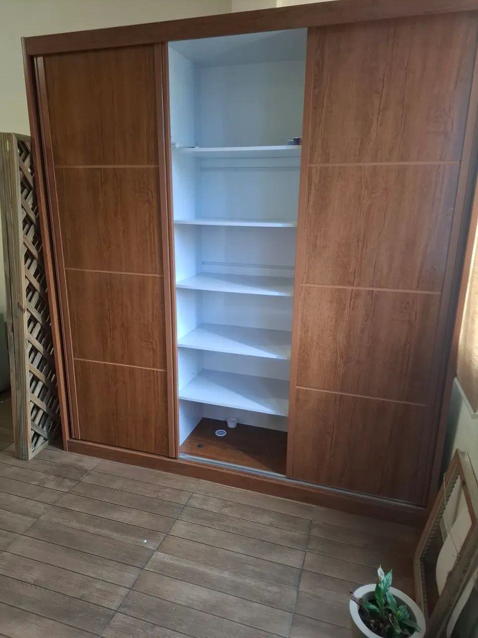 Guarda-roupa/portas de correr - Foto 4