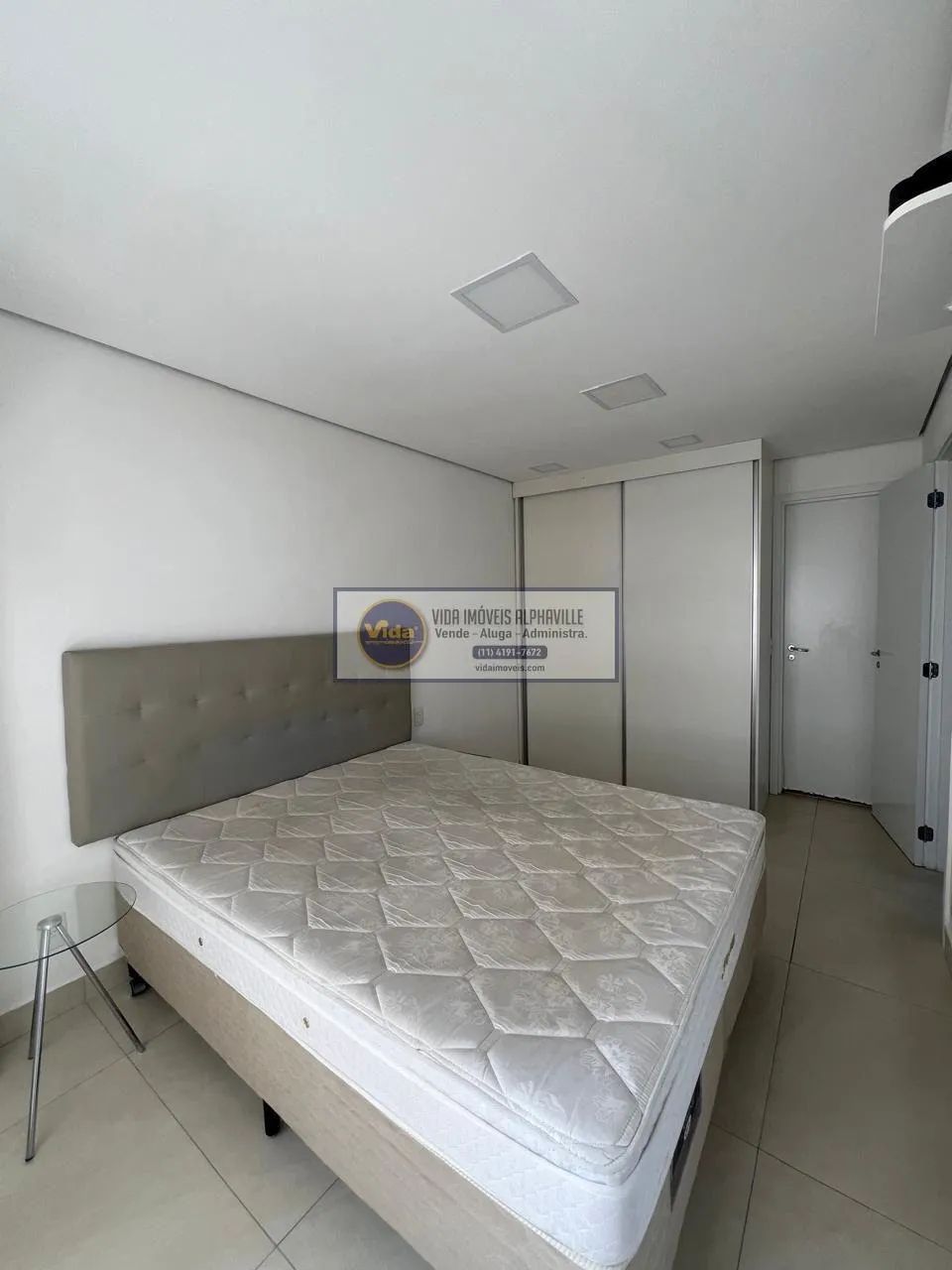 Apartamento mobiliado em Alphaville Centro 1dort 1 vaga pet - Foto 3