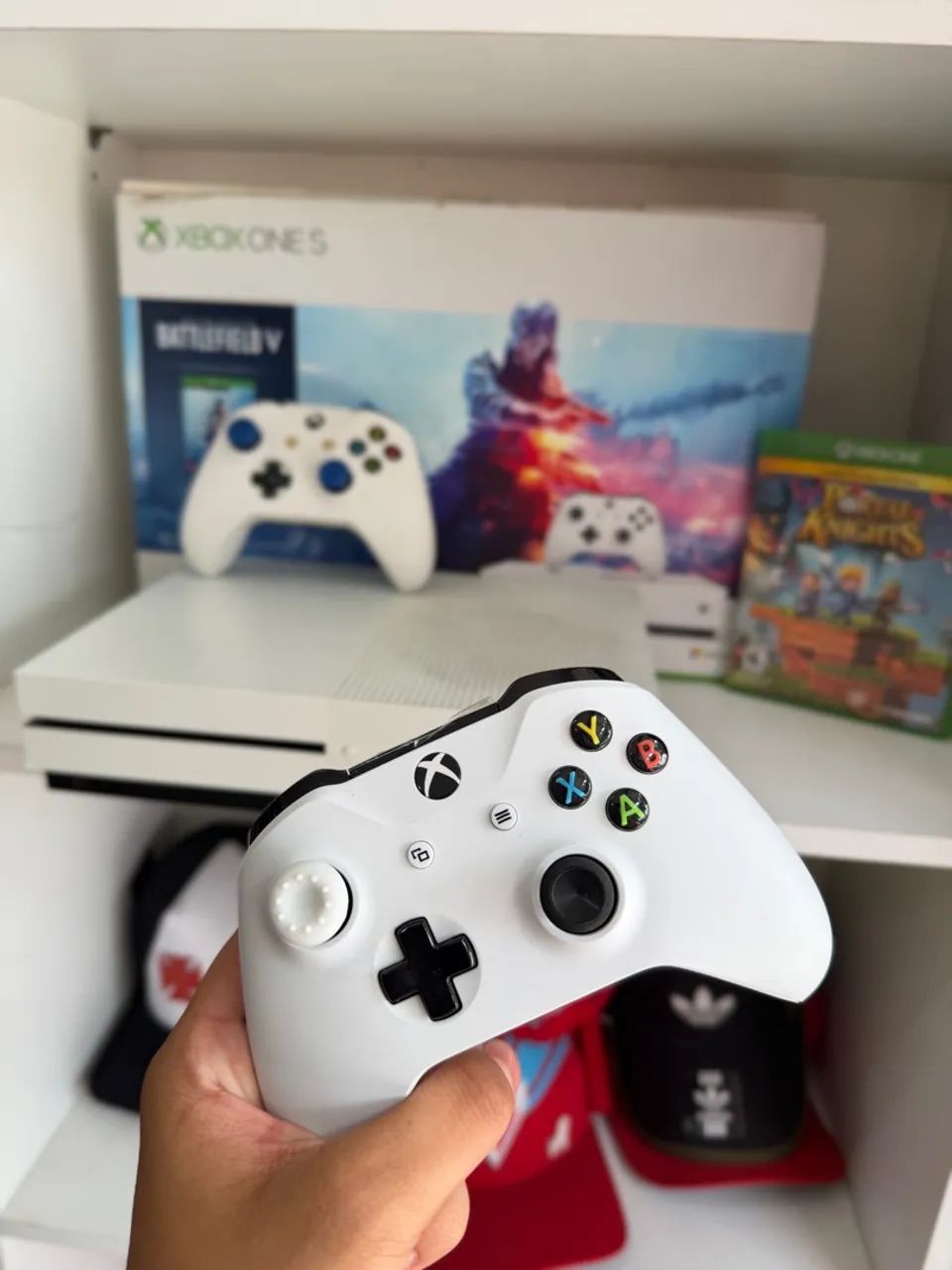 XBOX ONE S 1TB, 2 CONTROLES, JOGOS E CAIXA - Foto 4