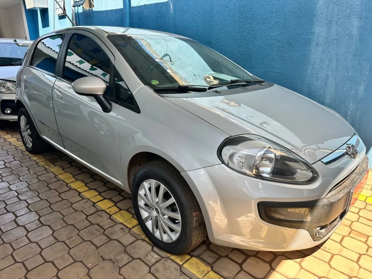 Fiat Punto Attractive 1.4 Fire Flex 8V 5P 2013
