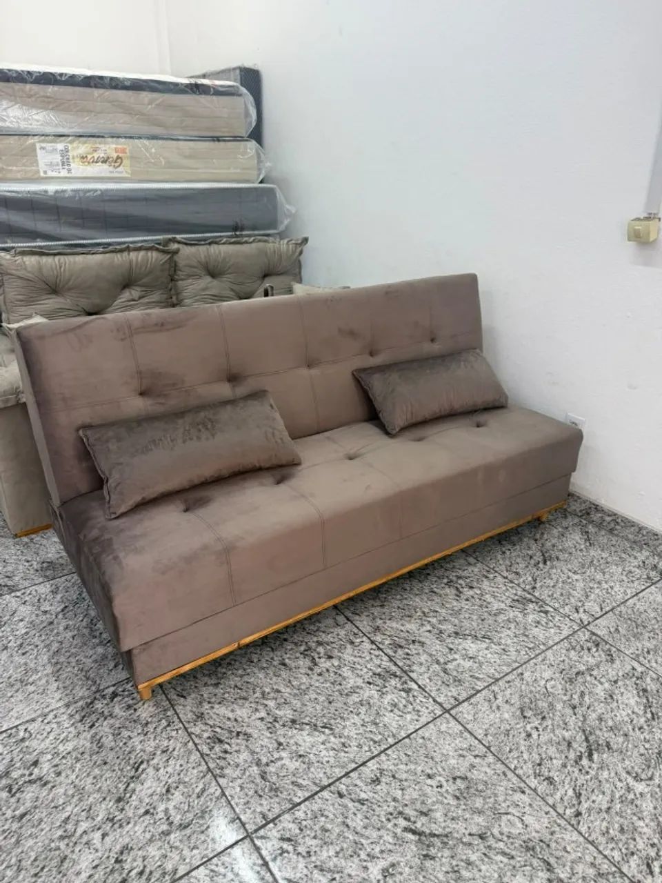 Sofá Cama Casal 1,80m Veludo Resistente e Confortável - Foto 3