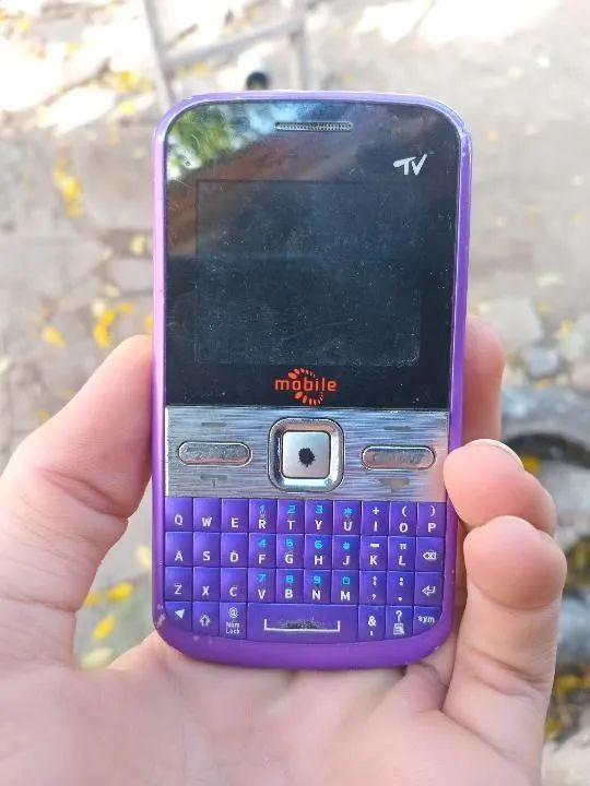 Celular TV Mobile Q5 "Guitarrinha"