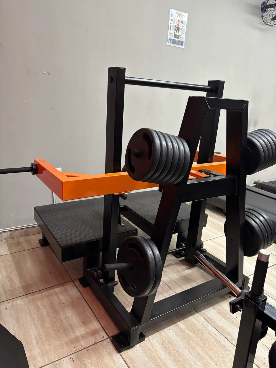 Belt squat ( agachamento sumo ) - Foto 2