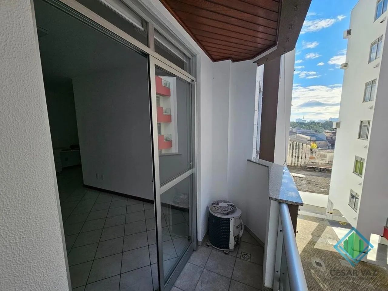 Apartamento a venda a poucos metros da Beira Mar de São José. - Foto 5